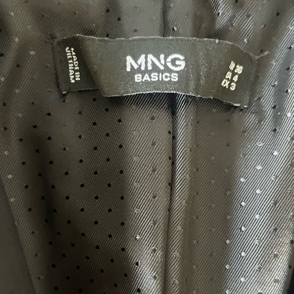 Mango Basics Structured Suit Blazer in Black, Size 4 - Picture 7 of 7